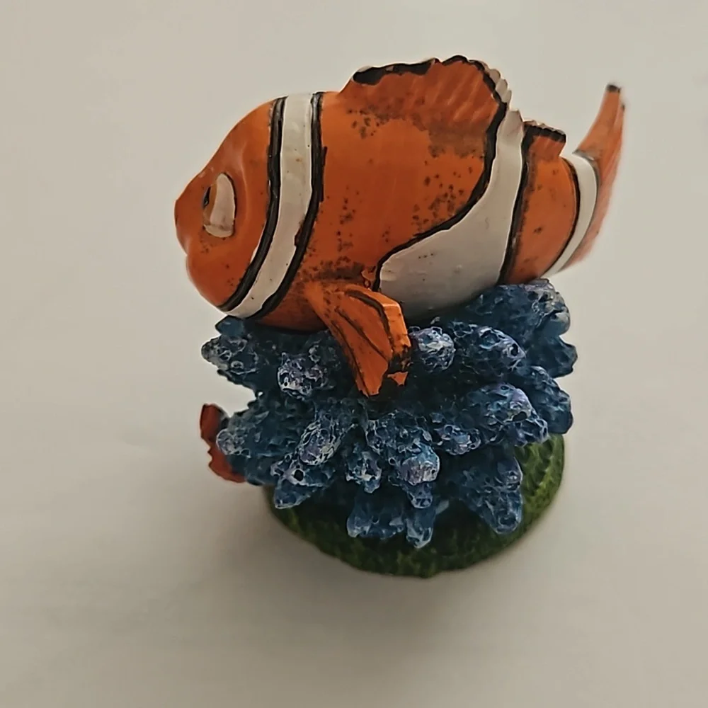 Finding Nemo fish tank decoration